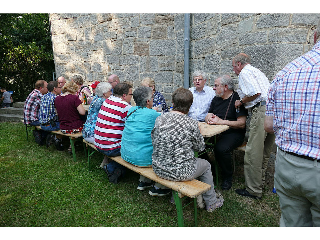 Nachfeier des Mährisch-Neustädter Wachsstockfestes an der Weingartenkapelle (Foto: Karl-Franz Thiede)